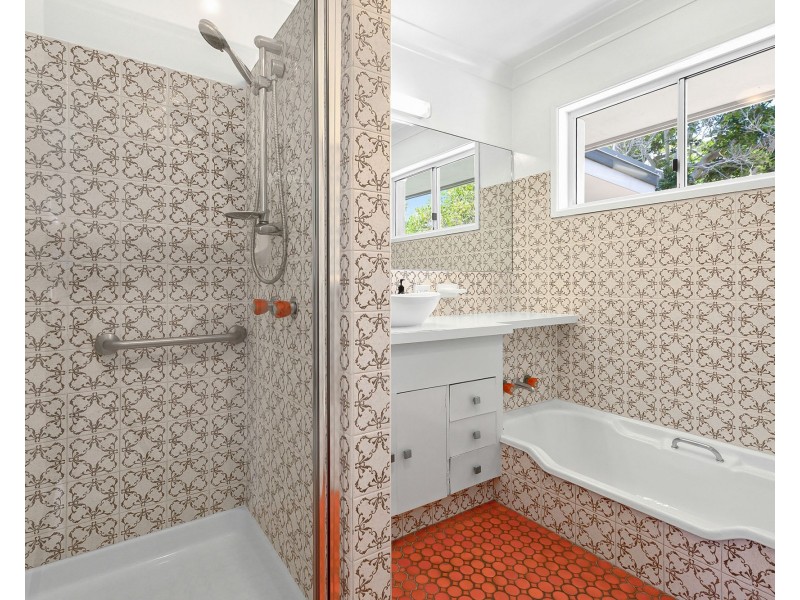 18 Orient Dve, Sunrise Beach QLD 4567