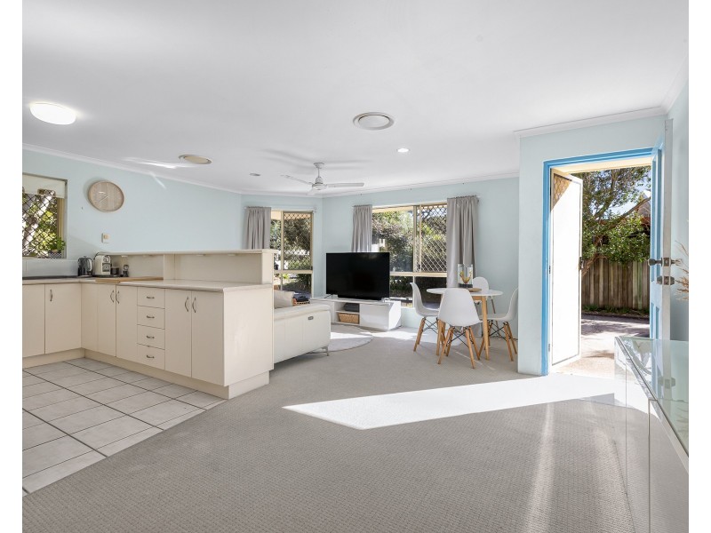 1/8 Margit Cr, Sunrise Beach QLD 4567