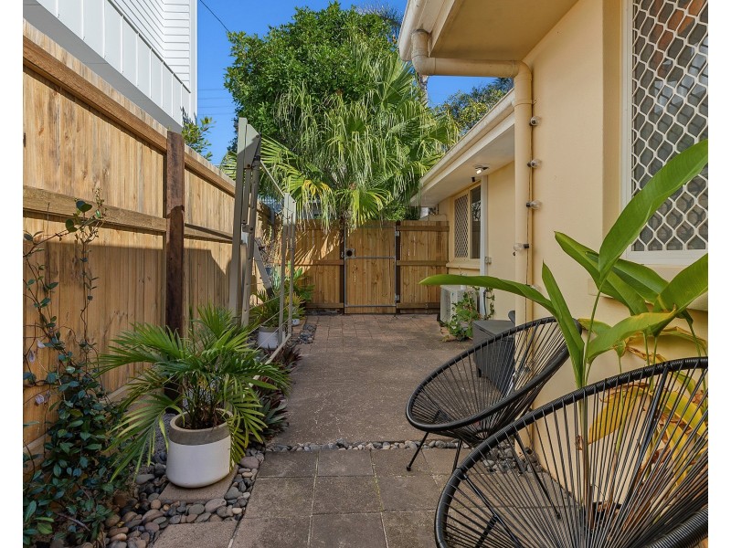 1/8 Margit Cr, Sunrise Beach QLD 4567