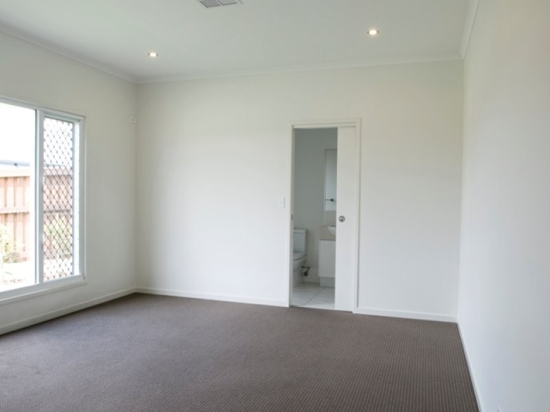 20 Elvena Ccrt, Little Mountain QLD 4551