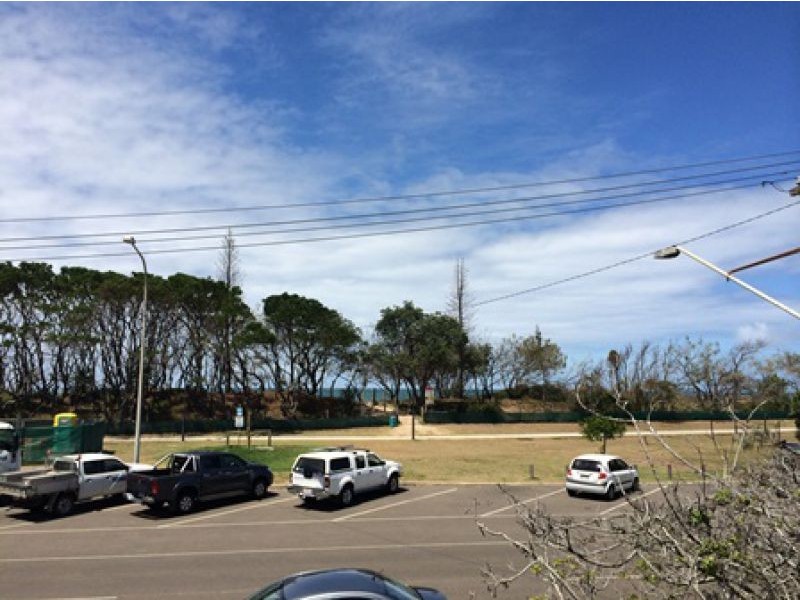 2/64 Alexandra Parade, Maroochydore QLD 4558