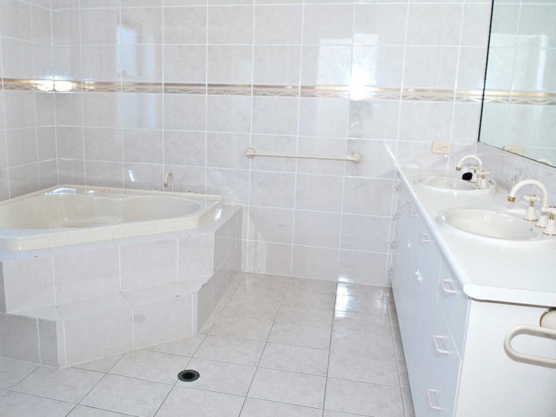 15 Oceanic Drive, Warana QLD 4575