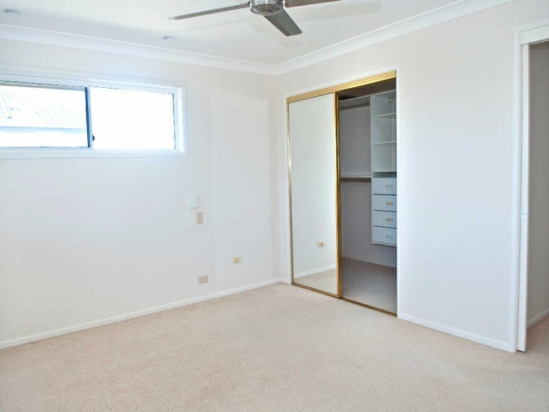 15 Oceanic Drive, Warana QLD 4575