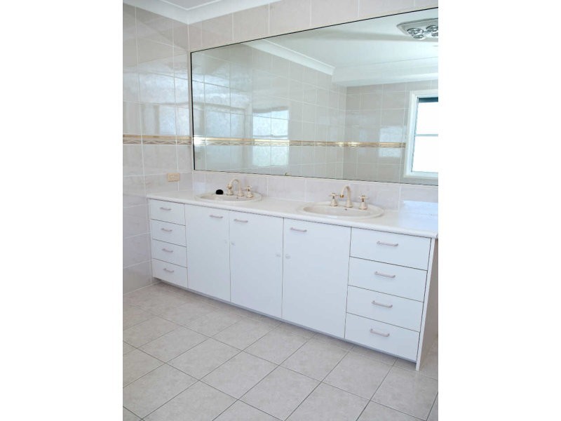 15 Oceanic Drive, Warana QLD 4575