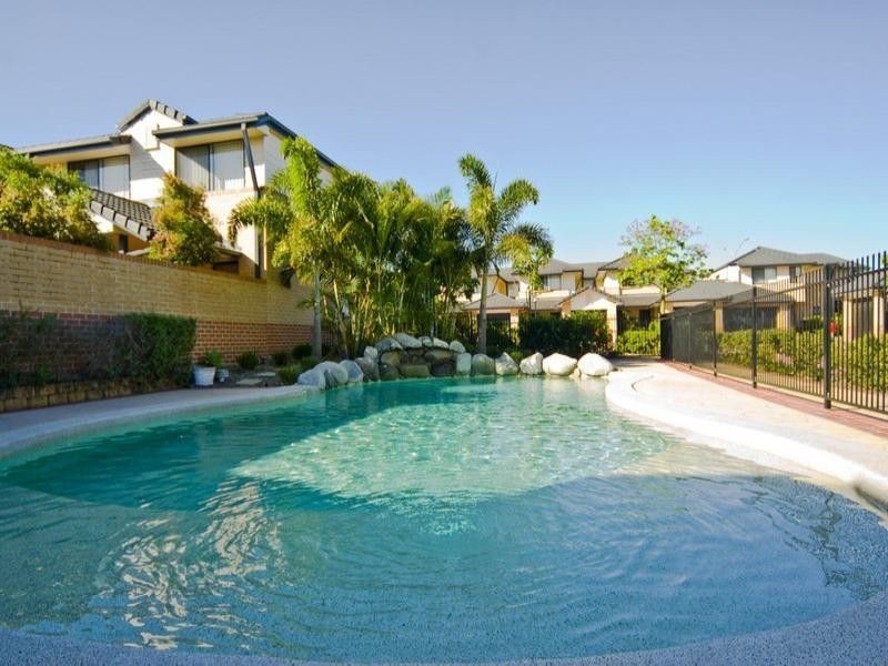 17/2 Springhill Drive, Sippy Downs QLD 4556