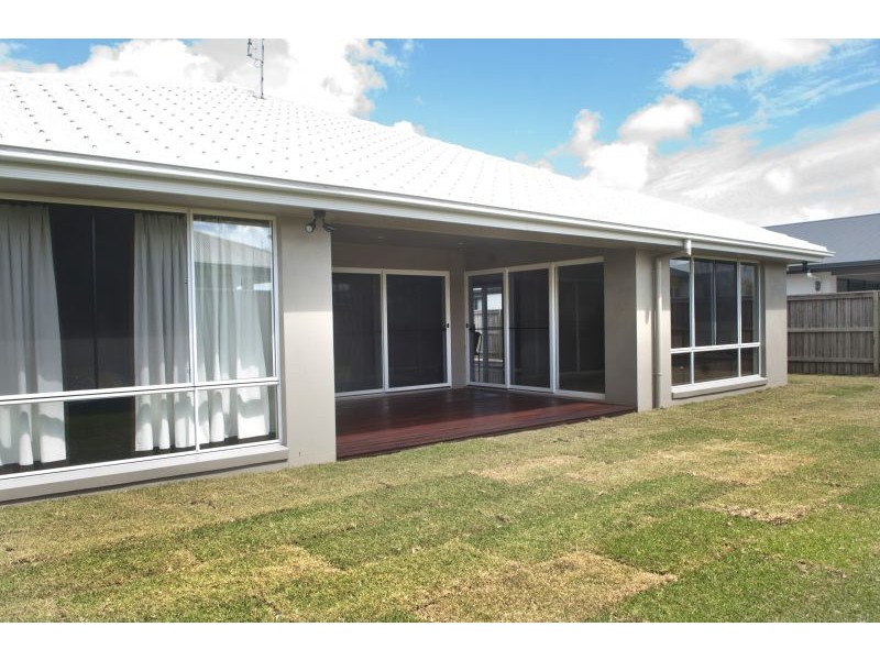 3 Airlie Crt, Mountain Creek QLD 4557