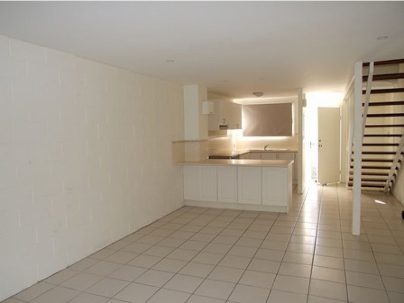 2/22 Goonawarra Dr, Mooloolaba QLD 4557