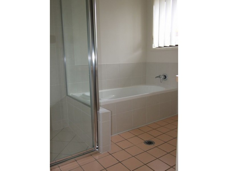 42 Elkhorn St, Kuluin QLD 4558