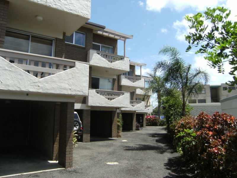 4/6 Memorial Ave, Maroochydore QLD 4558