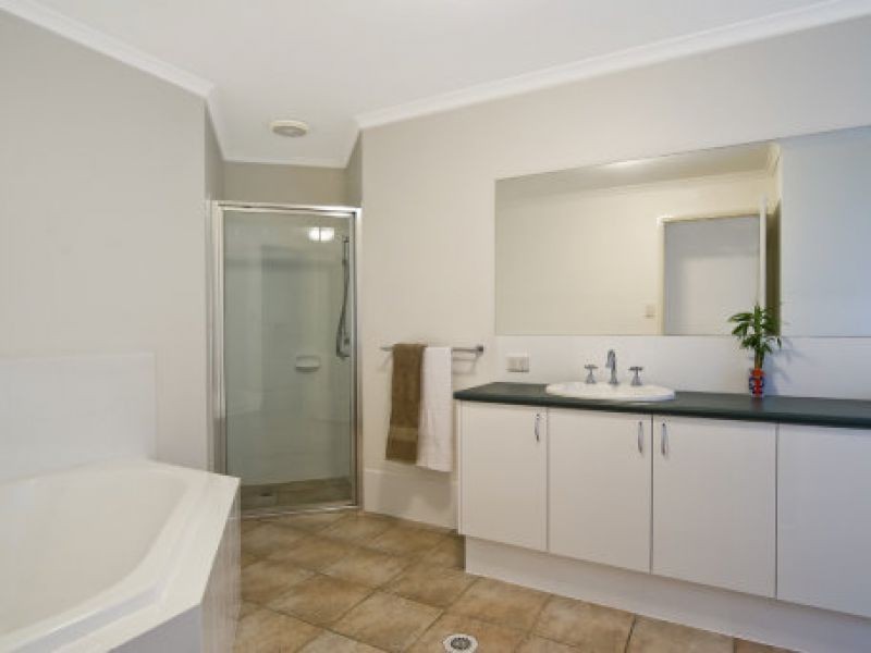 10 Mannikin Rd, Tanawha QLD 4556