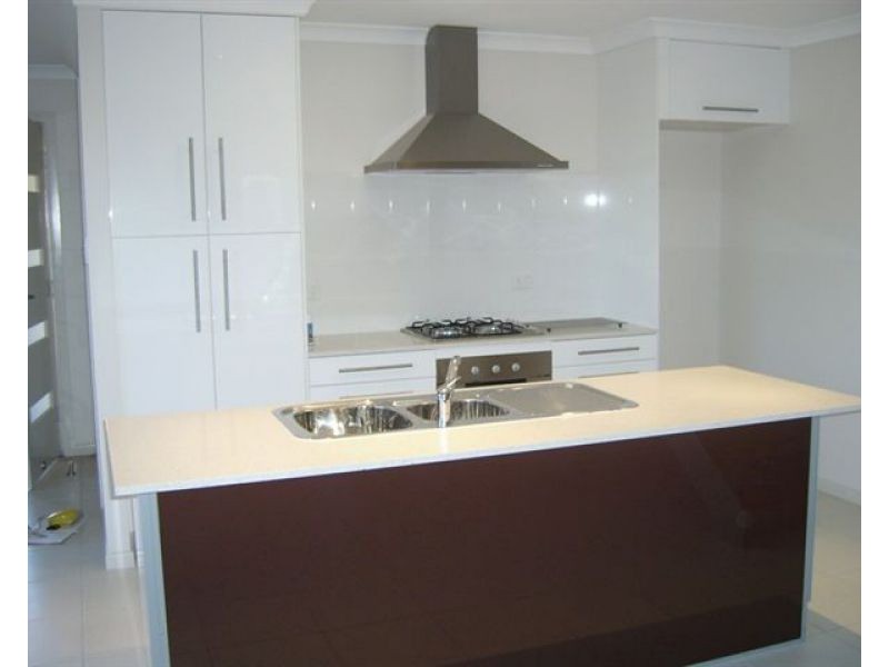 2/118 Auckland Street, Gladstone QLD 4680