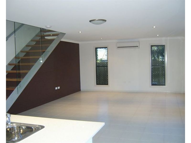 2/118 Auckland Street, Gladstone QLD 4680