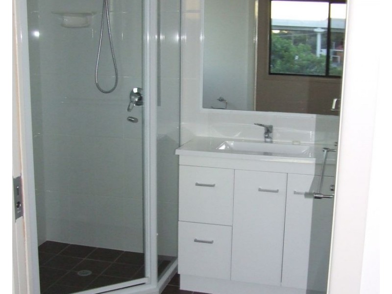 2/118 Auckland Street, Gladstone QLD 4680