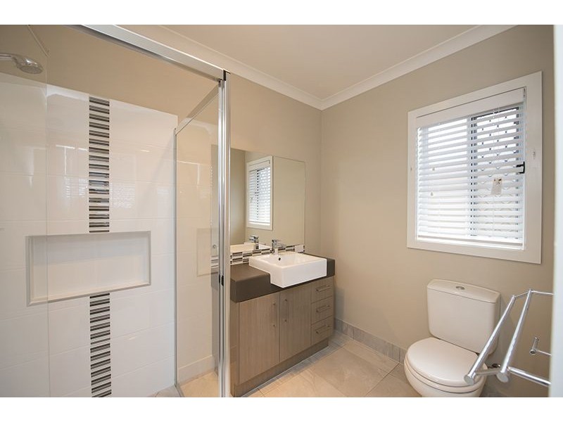 15 Jardine Crescent, Boyne Island QLD 4680