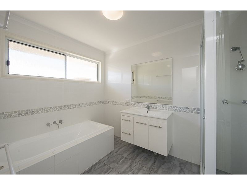 4b Golf View Drive, Boyne Island QLD 4680