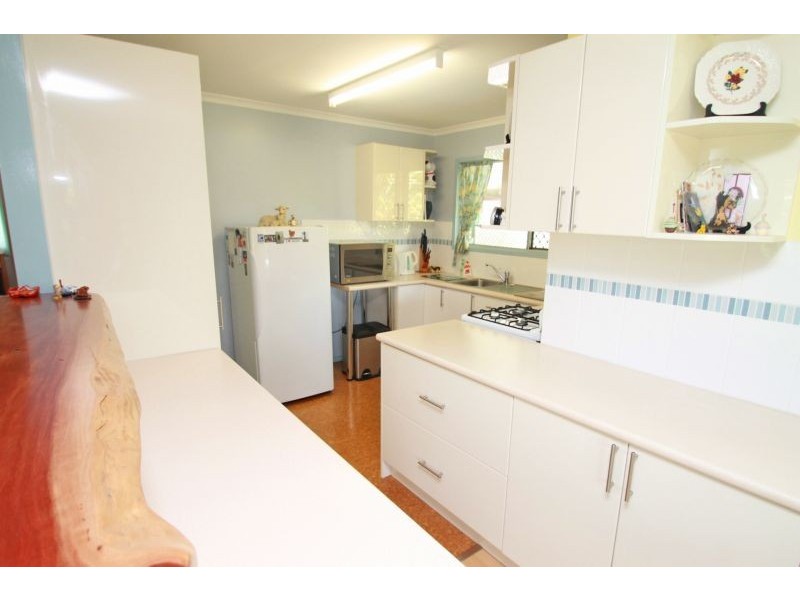 8 Herbertson Street, West Gladstone QLD 4680