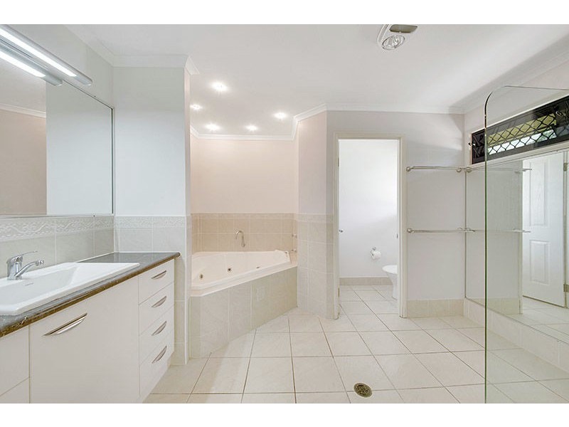 9 Carthurbie Court, New Auckland QLD 4680