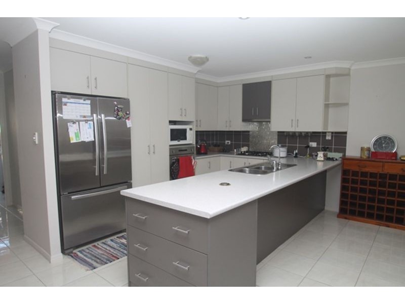 11 Larcom Rise, West Gladstone QLD 4680