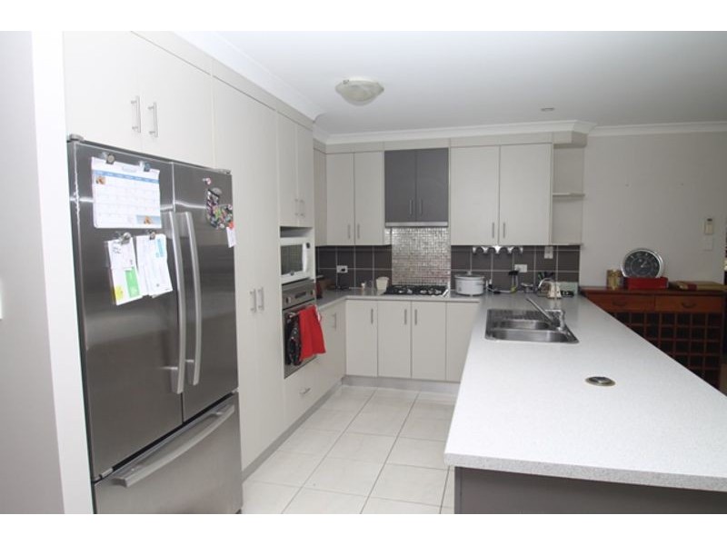 11 Larcom Rise, West Gladstone QLD 4680