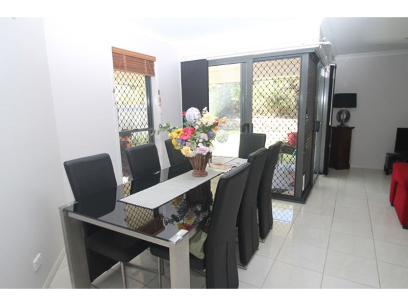 11 Larcom Rise, West Gladstone QLD 4680