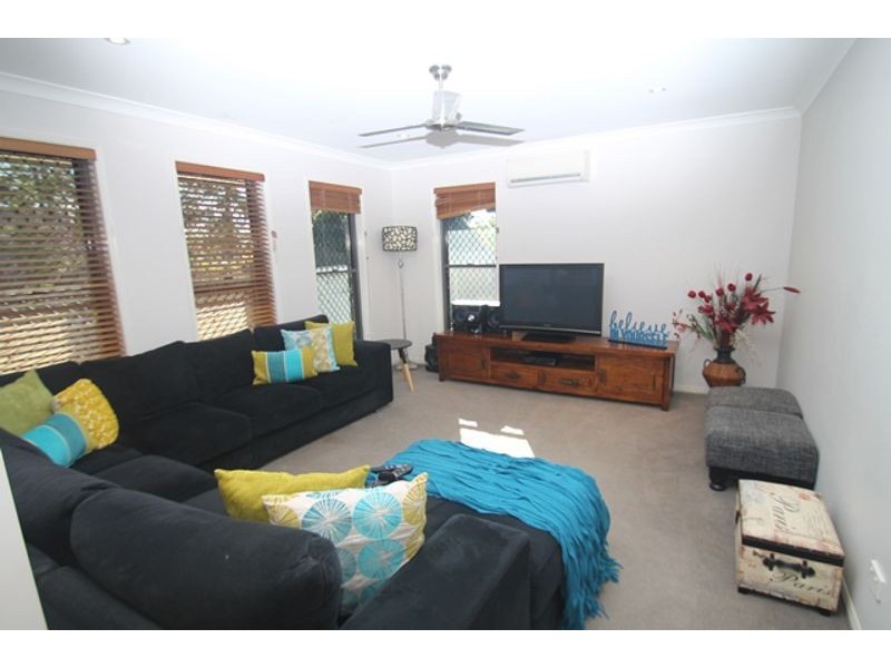 11 Larcom Rise, West Gladstone QLD 4680