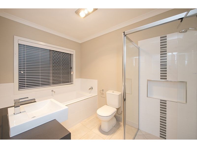 17 Jardine Crescent, Boyne Island QLD 4680