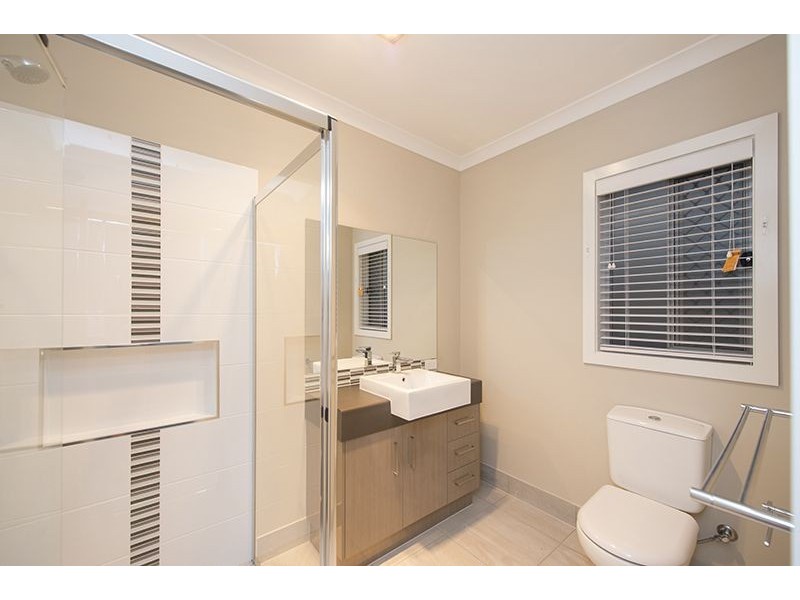 17 Jardine Crescent, Boyne Island QLD 4680