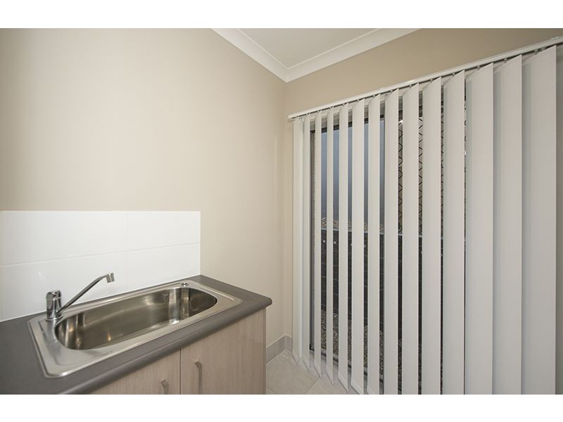 17 Jardine Crescent, Boyne Island QLD 4680