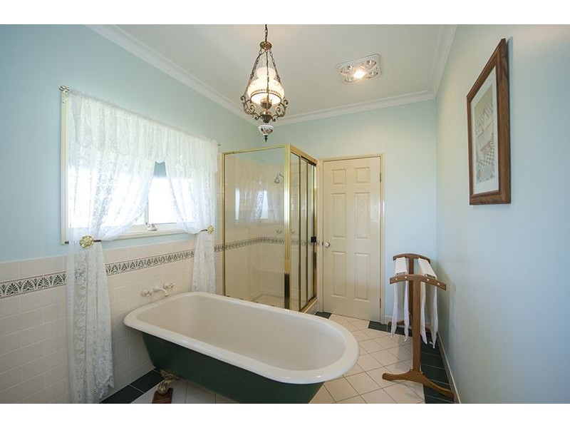 12 Chauvel Court, Boyne Island QLD 4680