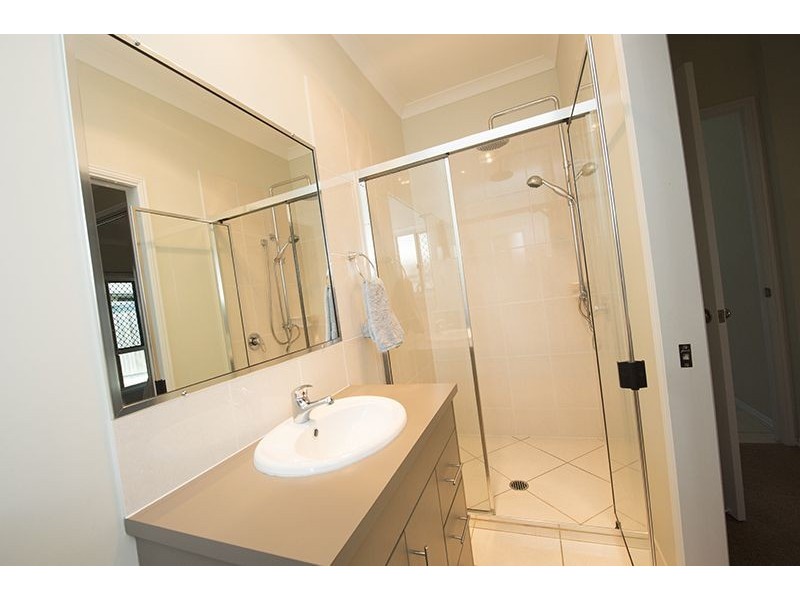 2a Golf View Drive, Boyne Island QLD 4680