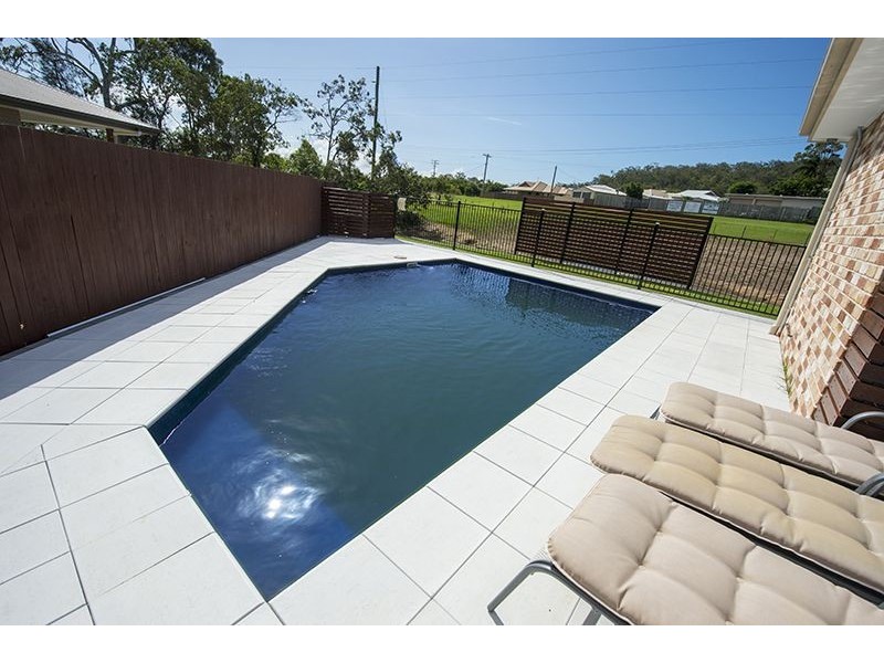 2a Golf View Drive, Boyne Island QLD 4680