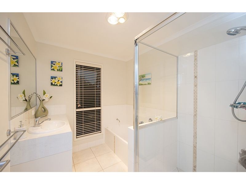 5 Jenny Lind Court, Boyne Island QLD 4680