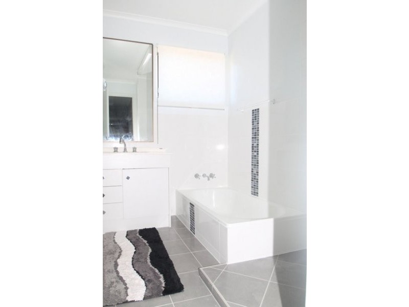 16 Jupiter Street, Telina QLD 4680