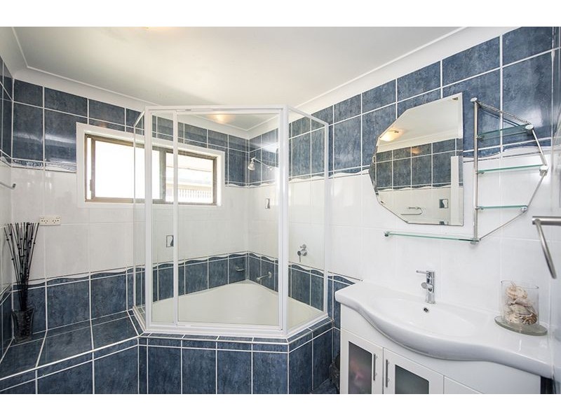 12 Aquarius Street, Clinton QLD 4680