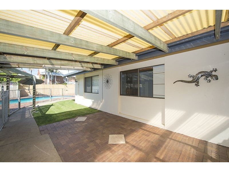 12 Aquarius Street, Clinton QLD 4680