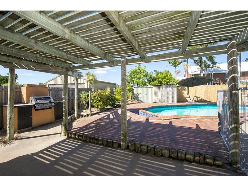 12 Aquarius Street, Clinton QLD 4680