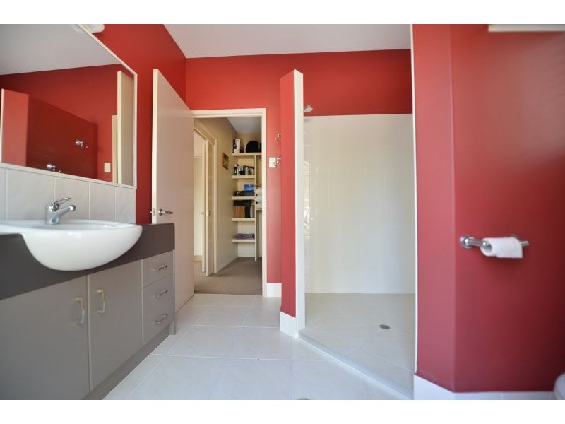 121 Flora Drive, Beecher QLD 4680