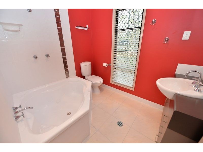 121 Flora Drive, Beecher QLD 4680