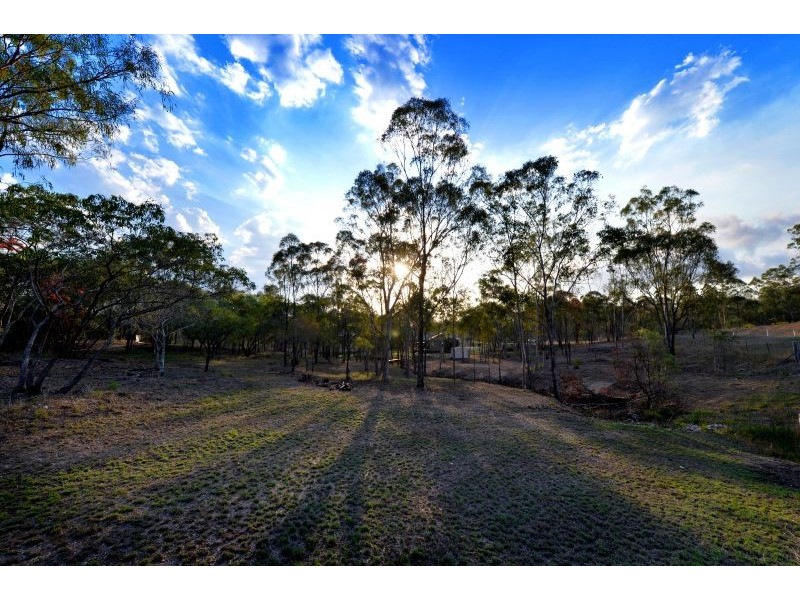 121 Flora Drive, Beecher QLD 4680