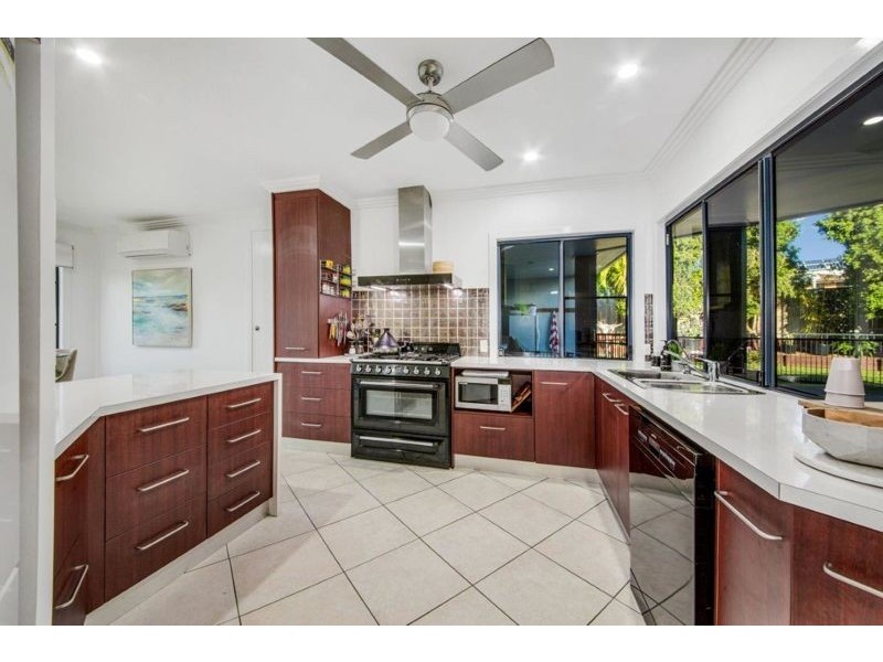 2 Leonie Court, New Auckland QLD 4680