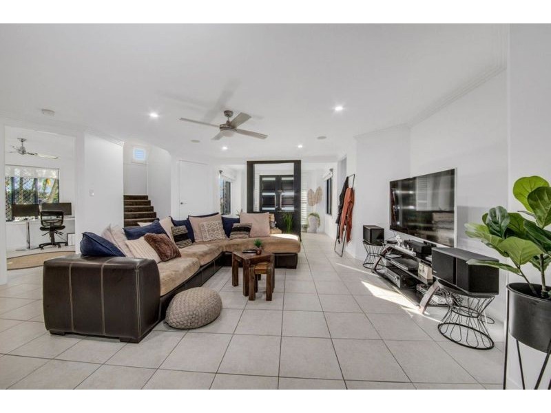 2 Leonie Court, New Auckland QLD 4680