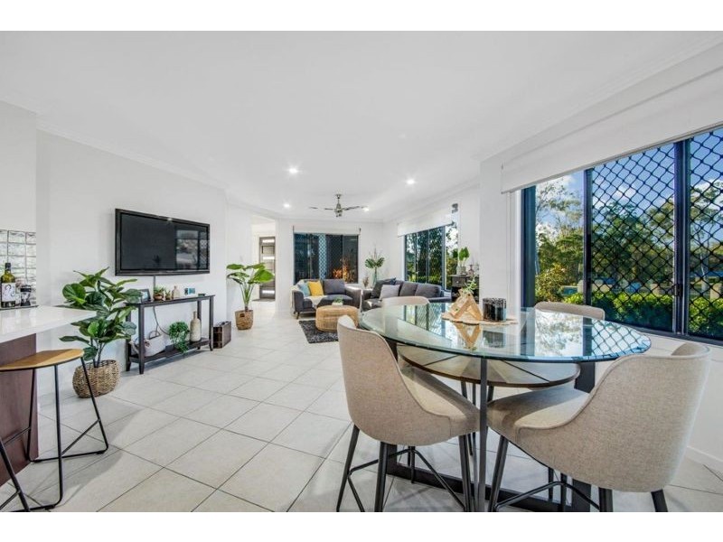 2 Leonie Court, New Auckland QLD 4680