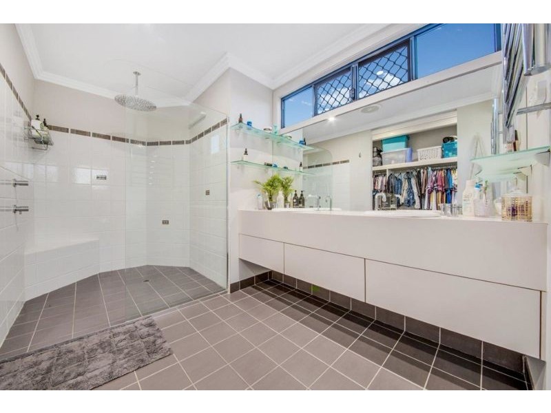 2 Leonie Court, New Auckland QLD 4680