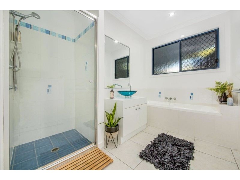 2 Leonie Court, New Auckland QLD 4680