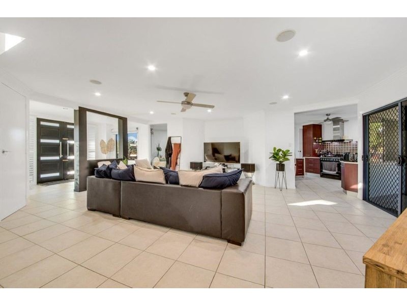 2 Leonie Court, New Auckland QLD 4680