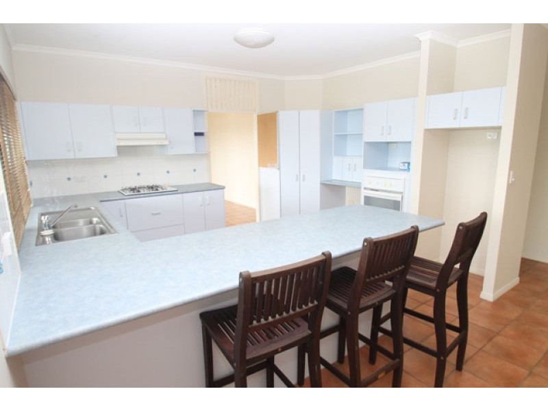 11 Earls Court, Telina QLD 4680