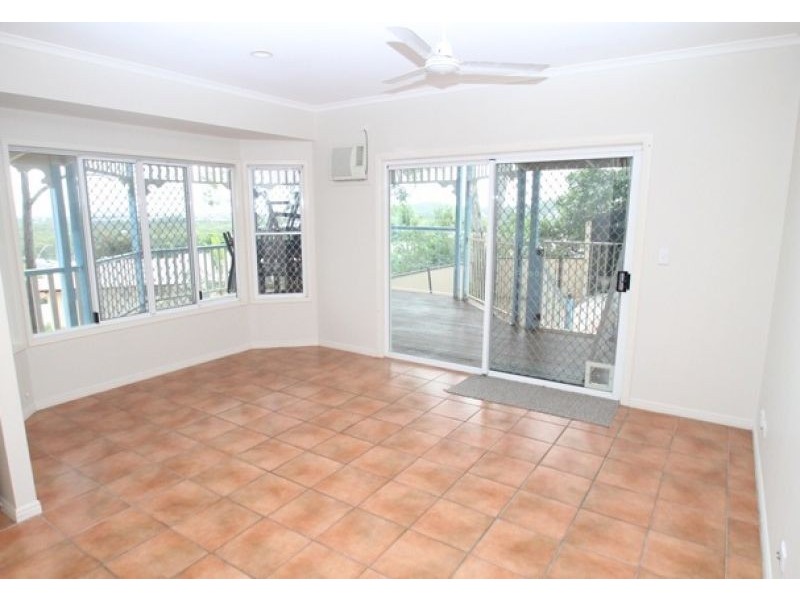 11 Earls Court, Telina QLD 4680