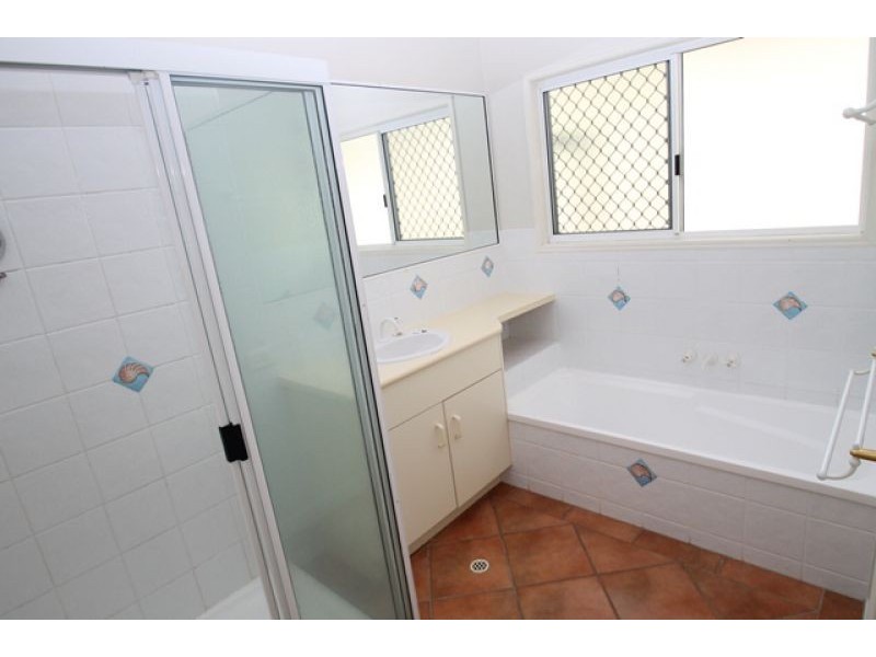 11 Earls Court, Telina QLD 4680