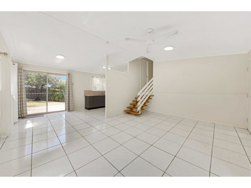 8 Erin Close, New Auckland QLD 4680