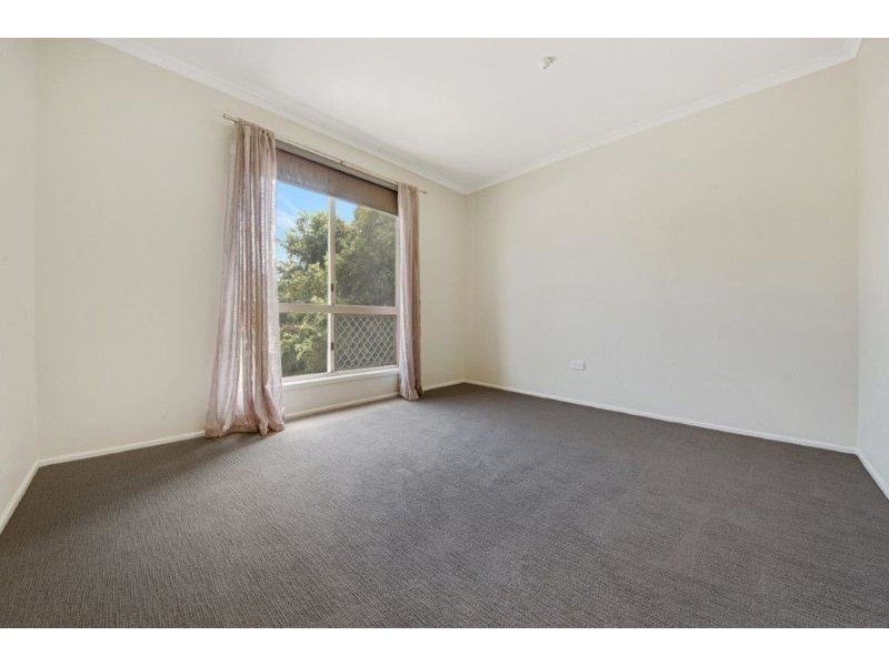 8 Erin Close, New Auckland QLD 4680